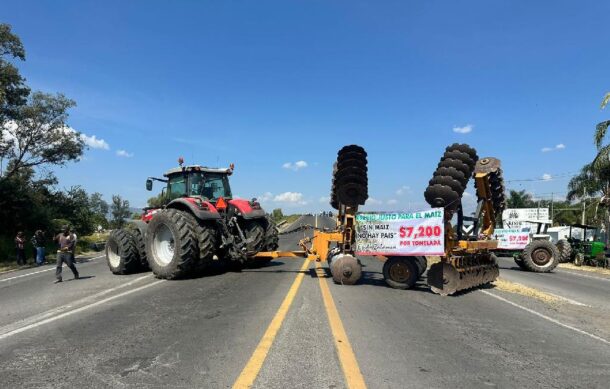 Productores de maíz bloquean carreteras en Jalisco para exigir precio justo