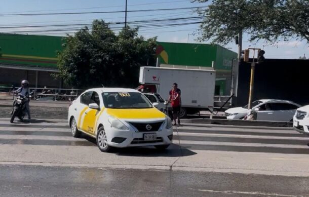 Peatones arriesgan su vida al cruzar la carretera a Zapotlanejo