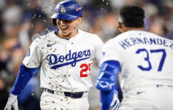 Los Dodgers dan espectáculo al iniciar serie de comodines en MLB