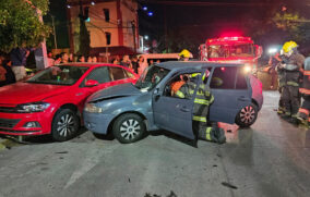 Choque en avenida Ramón López Velarde deja tres lesionados y una joven atrapada