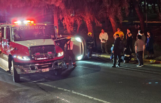 Joven conductor vuelca en túnel de Avenida Patria