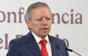 Pide Presidencia a diputados corregir error del Senado en torno a retroactividad de reforma al amparo