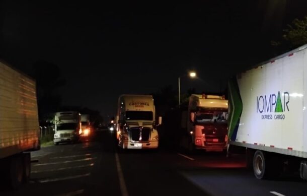 Vecinos de López Mateos sufren las consecuencias del paro transportista