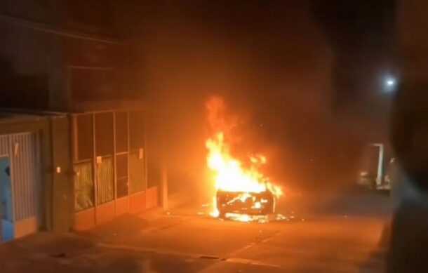 De nueva cuenta, incendian vehículos en el centro de Teocaltiche