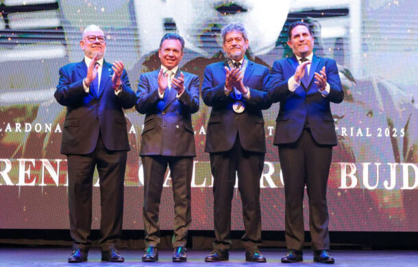 René Calderón Bujdud recibe la Medalla al Mérito Industrial 2025 por su legado en la industria del acero