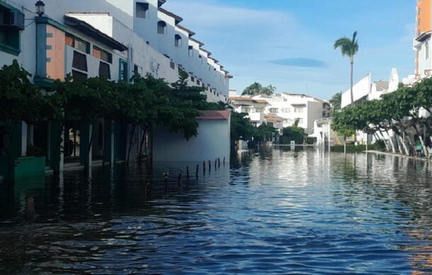 “Priscilla” deja inundaciones y daños en comercios de Puerto Vallarta