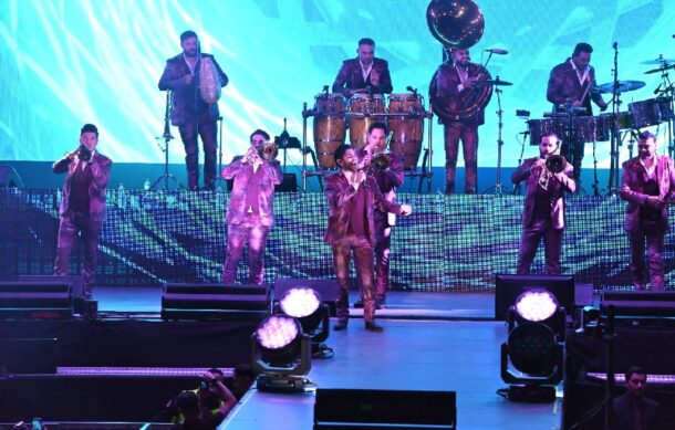 La Banda El Recodo de don Cruz Lizárraga pone a bailar a los asistentes de las Fiestas de Octubre