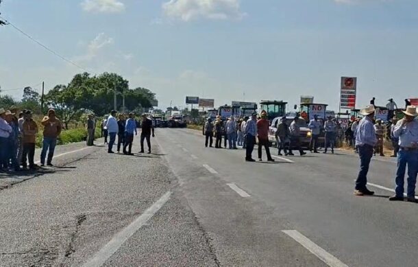 Reportan bloqueos de agricultores en Guanajuato, Guerrero, Michoacán y Morelos