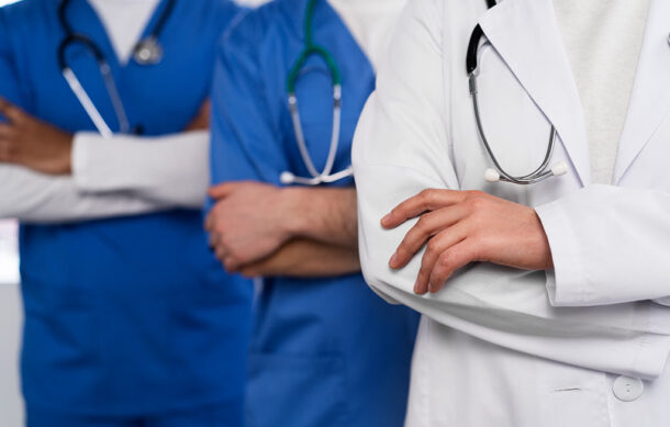 Jalisco busca revertir déficit de médicos con nueva red de hospitales-escuela