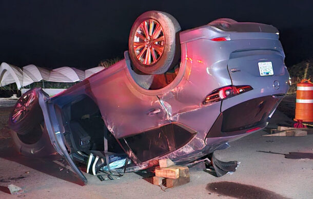 Muere joven y tres mujeres resultan heridas en volcadura sobre la carretera a Jocotepec