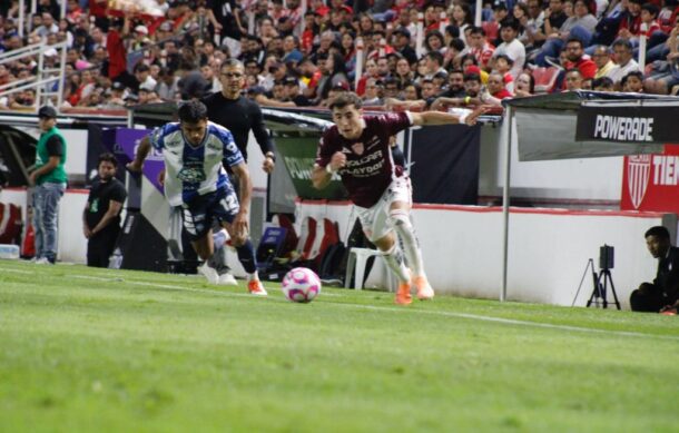 Pachuca hunde al Necaxa y afición pide salida de Gago