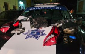 Detienen a dos jóvenes por robo de autopartes en Guadalajara
