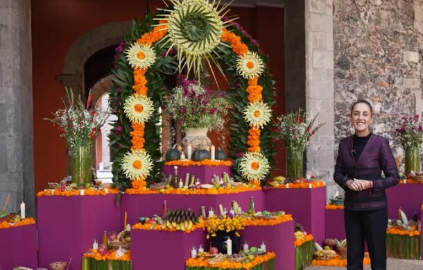 Sheinbaum dedica ofrenda en Palacio Nacional a las mujeres ancestras de México
