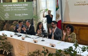 Extra y GDL firman convenio; tapatíos podrán adoptar 100 mil árboles