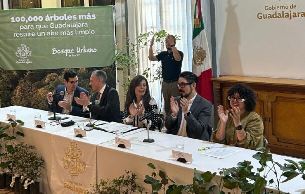 Extra y GDL firman convenio; tapatíos podrán adoptar 100 mil árboles