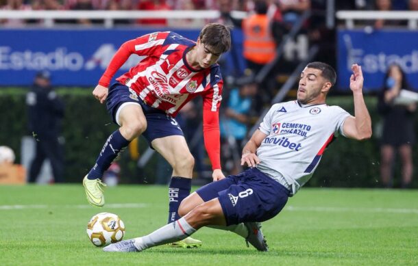 Chivas y Cruz Azul empatan 0-0 y dejan todo para el juego de vuelta