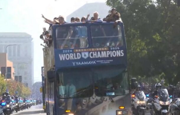 Desfilan los Dodgers en los Ángeles ante sus aficionados