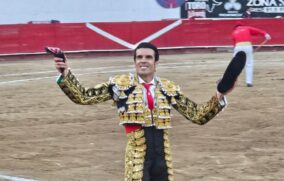 El español Emilio de Justo triunfa en la Nuevo Progreso al cortar una oreja