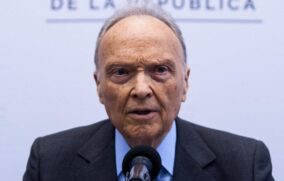 Crecen versiones sobre posible salida de Gertz Manero