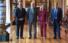 Sheinbaum se reúne con directivos de HSBC y Carlos Slim