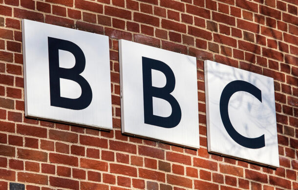 Trump amenaza con demandar a la BBC por mil millones de dólares