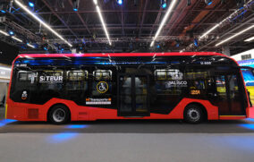Siteur presenta primer autobús eléctrico que alimentará al Tren Ligero