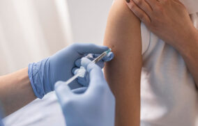 Vacunación contra sarampión será para menores de 49 años