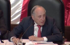 Kershenobich rechaza que se haya recortado el presupuesto de Salud