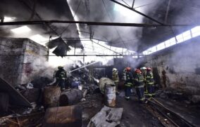 Se registra incendio dentro de una bodega en la Col. Belisario Domínguez