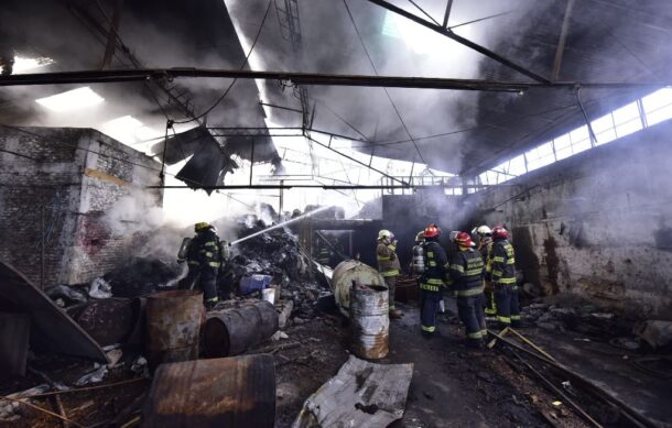 Se registra incendio dentro de una bodega en la Col. Belisario Domínguez