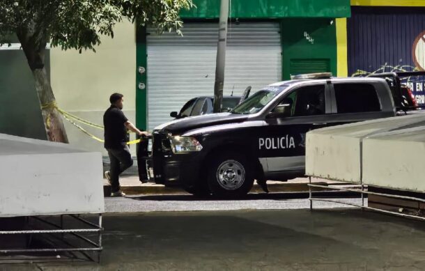 Muere hombre tras desplomarse frente a funeraria en Federalismo