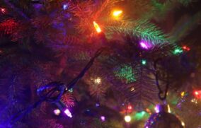 Piden evitar sobrecargas eléctricas para reducir incendios navideños