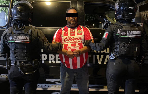 Detienen a hombre que presuntamente se hacía pasar por escolta