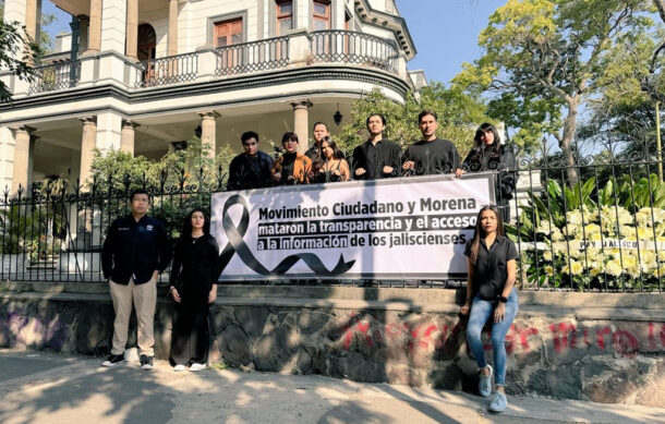 Jóvenes del PAN protestan en Guadalajara contra desaparición del ITEI y acusan “funeral de la transparencia”
