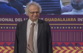 Amin Maalouf dialoga en la FIL con jóvenes sobre tecnología, esperanza y futuro