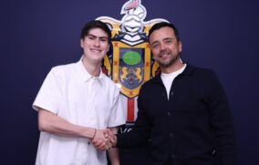 Chivas blinda a Armando la “Hormiga” González hasta el 2029