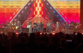 Earth, Wind & Fire llena de funk y disco la Arena Guadalajara