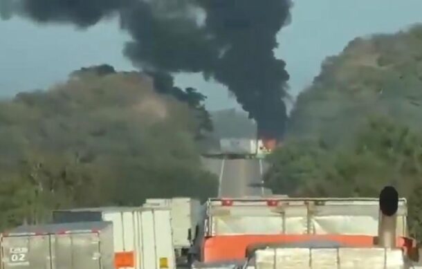 Balaceras y explosiones paralizan Escuinapa, Sinaloa