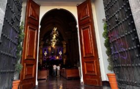 Reportan desaparición de cenizas en nichos de parroquia en Guadalajara