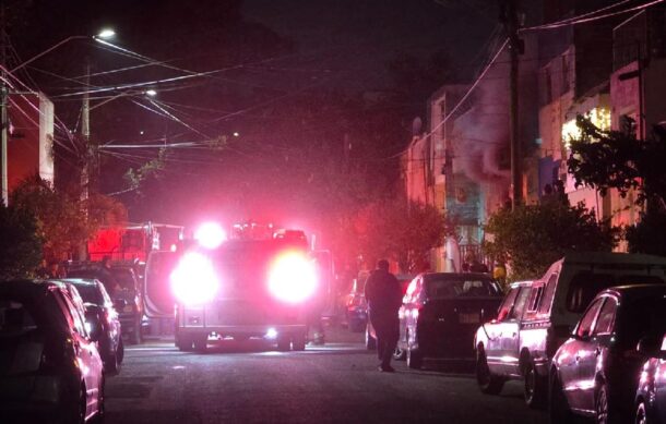 Incendio acaba con vivienda en San Isidro Oblatos; rescatan a madre y sus tres hijos