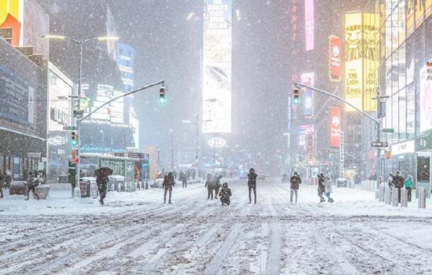 Tormenta invernal cancela más de mil vuelos en EU