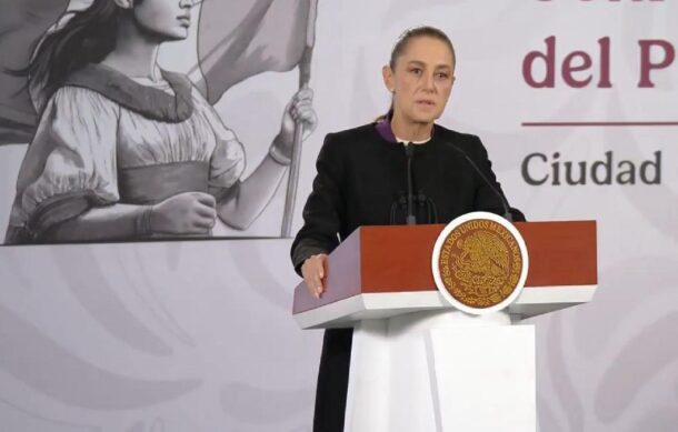 Lamenta Sheinbaum fallecimiento de diez personas en avionazo en Toluca