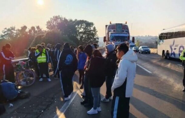 Accidente en la autopista México-Puebla deja un peregrino muerto y otro herido