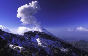 Rescatan a cinco personas del Nevado de Colima