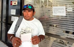 Arriba a EU padre de menor fallecido tras accidente aéreo en Texas