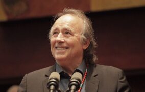 Joan Manuel Serrat celebra su amor por México en la FIL Guadalajara