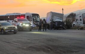 Choque entre autobús de personal y camioneta deja 22 lesionados en carretera Guadalajara–Morelia
