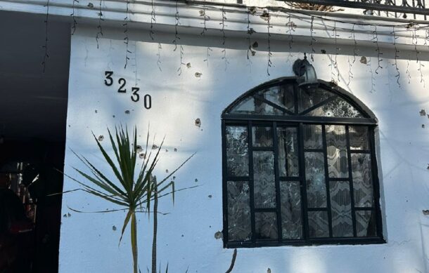 Vecinos sufren daños colaterales tras balacera en Santa Eduwiges