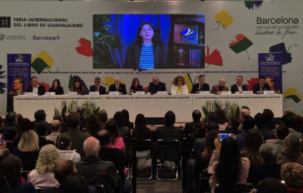 Entregan presea “Raúl Padilla López” a Ricardo Villanueva