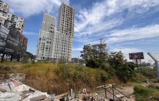 Localizan cuerpo en canal de aguas negras en Zapopan